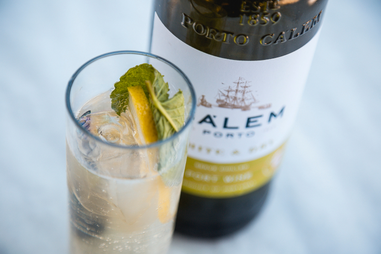 Calem White & Dry Port